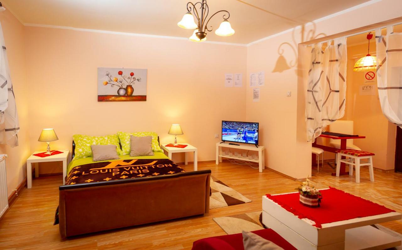 Casa Simon 2 Lägenhet Subotica Exteriör bild
