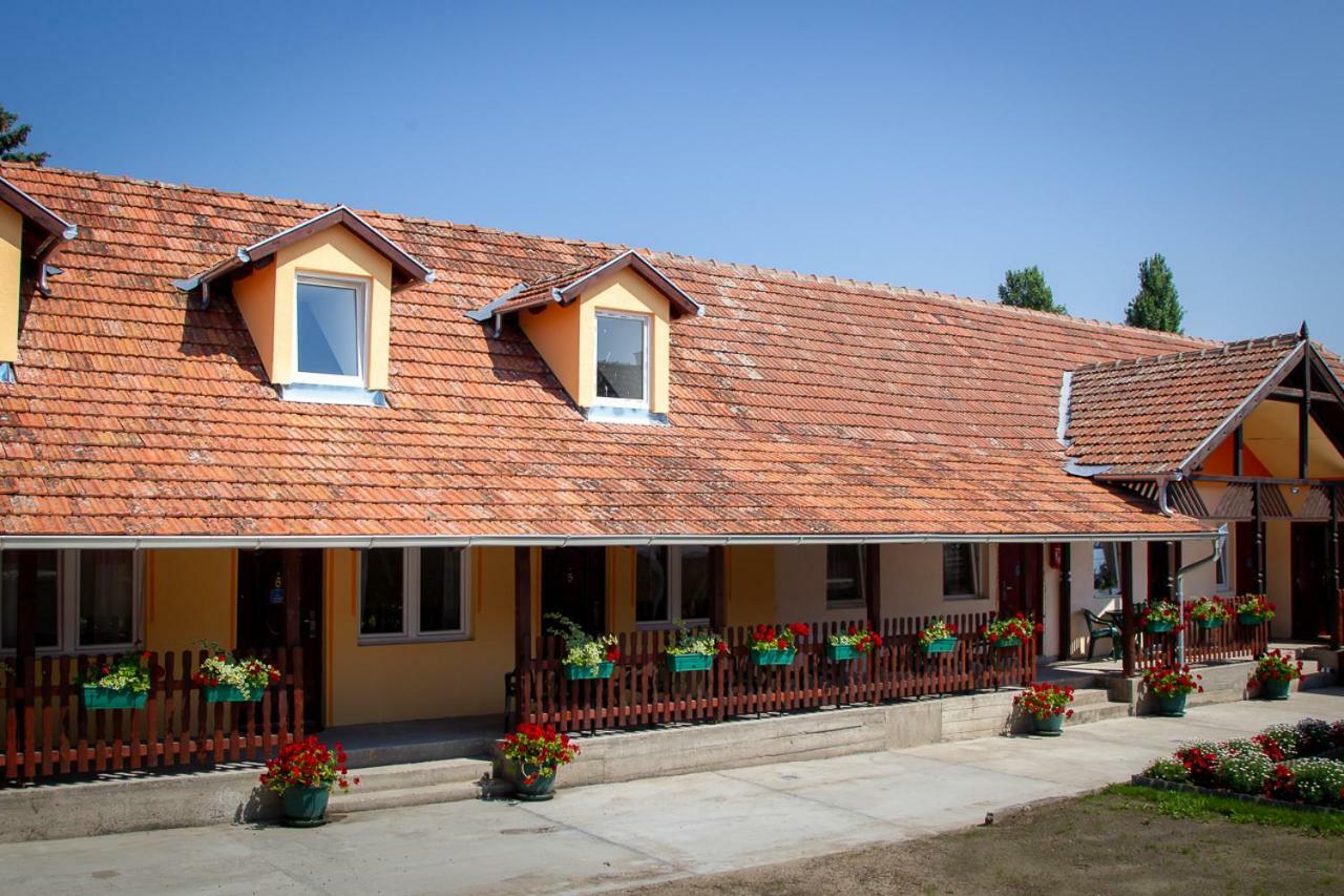Casa Simon 2 Lägenhet Subotica Exteriör bild